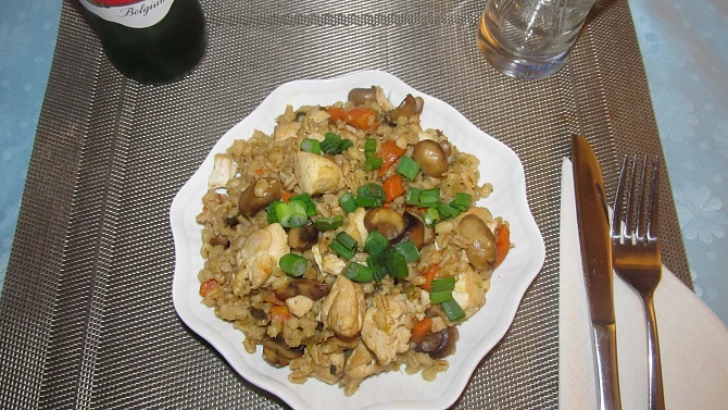 Pečený kroupový pilaf s houbami