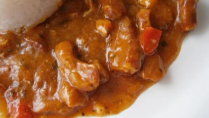Vepřová kýta na slanině, ajvaru a rajčatech v PH