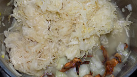 Brambory s kysaným zelím