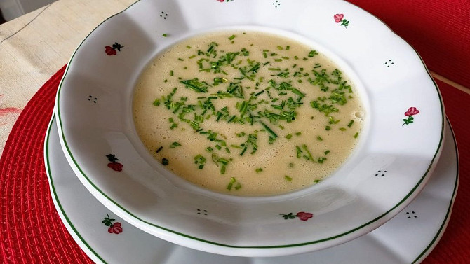 Krémová bramborová polévka s česnekem a smetanou, Krémová bramborová polévka s česnekem a smetanou