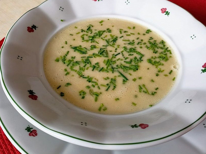 Krémová bramborová polévka s česnekem a smetanou, Krémová bramborová polévka s česnekem a smetanou