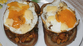 Ostrá mletá směs s houbami na topinky