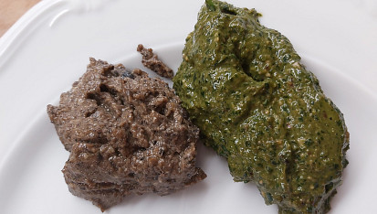 Pesto z černých oliv a z rukoly se sušenými rajčaty, Pesto z černých oliv a rukoly