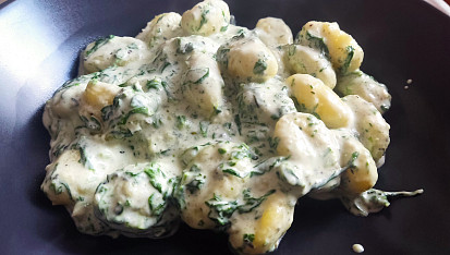 Gnocchi se sýrovou omáčkou a špenátem