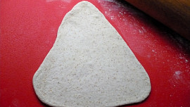 Grahamové rohlíky pečené v remosce Grahamové rohlíky pečené v remosce