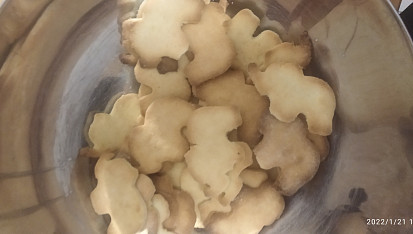 Kokosové sušenky, Včera jsme s dětmi pekly podle tohoto úžasného receptu a sušenky jsou naprosto senzační, obavám se že dnes budou chtít děti zase ????