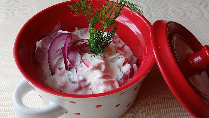 Salát z červené cibule s koprem, Salát z červené cibule s koprem