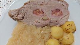 Vepřová kýta na zelí z pomalého hrnce