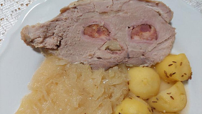 Vepřová kýta na zelí z pomalého hrnce