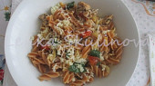 Bezlepkové fusilli s kuřecím masem a cherry rajčátky