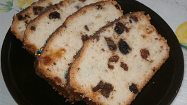 Bílkový chlebíček s kandovaným ovocem