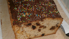 Bílkový chlebíček s kandovaným ovocem