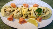 Ravioli plněné lososem s cottage