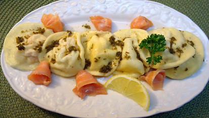 Ravioli plněné lososem s cottage