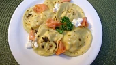 Ravioli plněné lososem s cottage