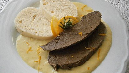 Hovězí srdce v cibulové omáčce se smetanou