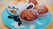 Muffiny s lesními borůvkami a bílou čokoládou