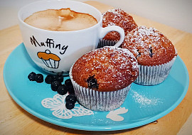 Muffiny s lesními borůvkami a bílou čokoládou