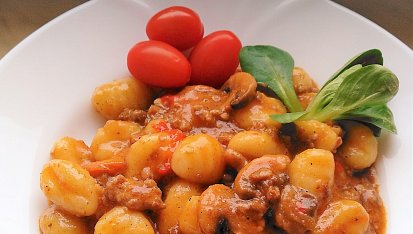 Gnocchi s mletým masem a zeleninou z jedné pánve, Gnocchi s mletým masem a zeleninou z jedné pánve