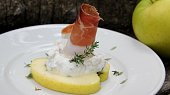 Marinované jablko s čerstvým kozím sýrem a plátkem špeku, Marinované jablko s čerstvým kozím sýrem a plátkem špeku
