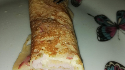Palačinky se šunkou plněné sýrem