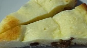 Tvarohové řezy s brusinkami pečené v remosce
