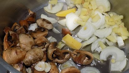 Tykvová polévka s růžičkovou kapustou