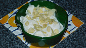 Banánový salát s jablky, jogurtem a mandlemi