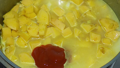 Bramborové kari s hráškem a špenátem