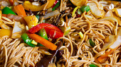 Lo mein - míchané nudle - moje verze (Lo mein - míchané nudle)