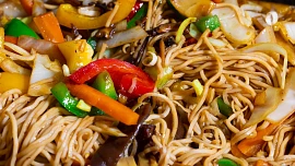 Lo mein - míchané nudle - moje verze