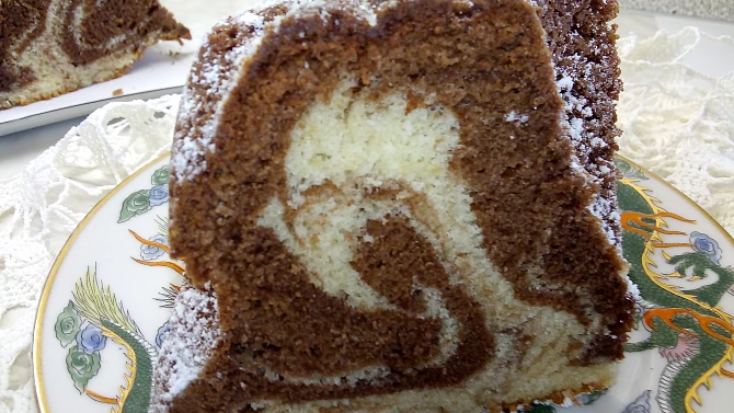 Mandlová bábovka s vaječným koňakem