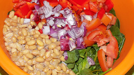 Špenátový salát se sójou