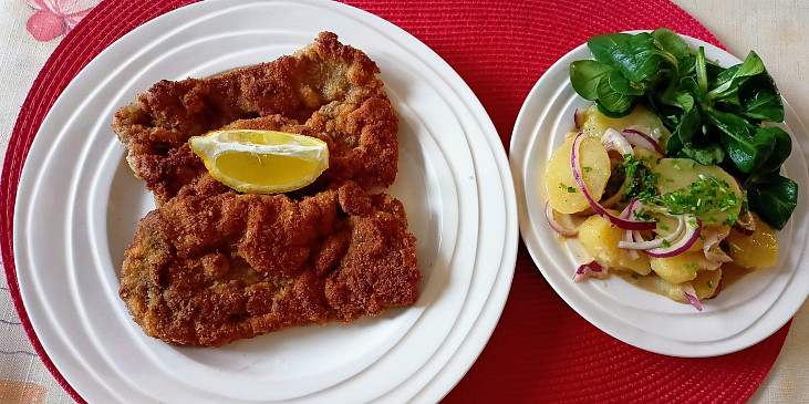 Vídeňský telecí řízek a vídeňský bramborový salát (Vídeňský řízek s vídeňským salátem)