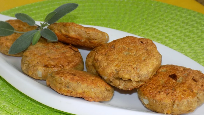 Burger z červené čočky