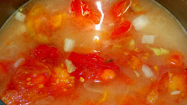 Fazolková polévka s rajčaty