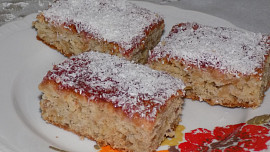 Jablečný koláč s rybízovou marmeládou