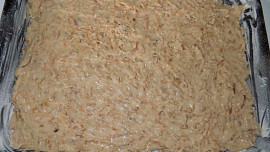 Jablečný koláč s rybízovou marmeládou