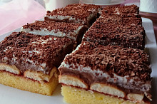 Piškotové řezy s nutelou a rumem