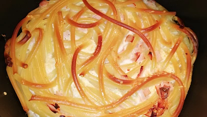 Zapečené těstoviny se šunkou, smetanou a sýrem