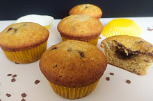 Po upečení necháme chvíli vychladnout, a potom muffiny opatrně vyjmeme z formy.