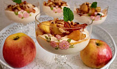 Jogurtové pohárky s ovesnými vločkami a karamelizovanými jablky (Jogurtové pohárky s vločkami)