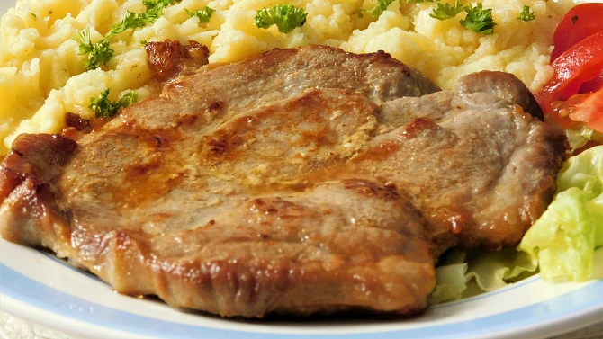 Krkovice na pivu, cibuli a česneku