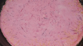 Palačinky z červené řepy s tvarohovou náplní