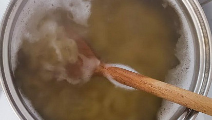 Zapečené těstoviny s kuřecím masem, brokolicí, smetanou a sýrem, Těstoviny dáme vařit podle návodu.