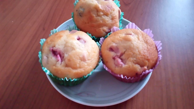Bezlepkové muffiny s jahodami