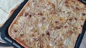 Cibulovo smetanový osúch  (a česnekový), Vajíčkovo-cibuľový s rascou, korením a slaninkou
