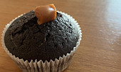Čokoládové muffiny s karamelkou (Hotový muffin)
