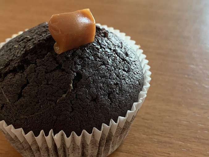 Čokoládové muffiny s karamelkou, Hotový muffin