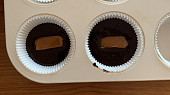 Čokoládové muffiny s karamelkou (A plníme)